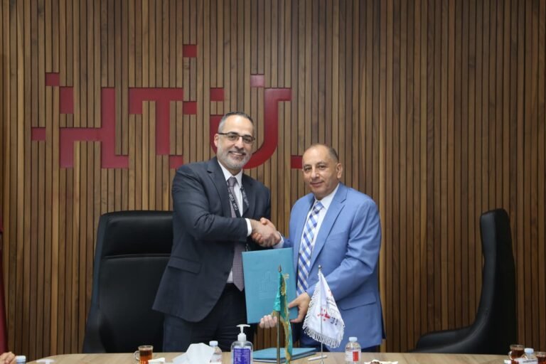 جامعة ال البيت توقع مذكرة تفاهم مع جامعة الحسين التقنية للتعاون في مبادرات منصة HTUX.OR