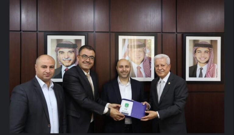 الدكتور علاء المومني يسجل براءة اختراع باسم جامعة عجلون الوطنية