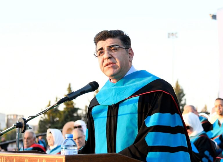 جامعة العلوم والتكنولوجيا الأردنية تحتفل بتخريج دفعة جديدة من طلبتها وتؤكد على تميزها الأكاديمي والبحثي