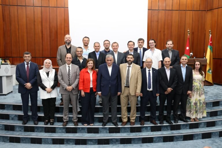 “طب الأردنية” تكرم أوائل فوج اليوبيل الفضي وتجمع شمل دفعة 1999