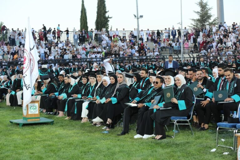 جامعة الزيتونة تحتفل بتخريج الفوج الثامن والعشرين للفصل الدراسي الثاني