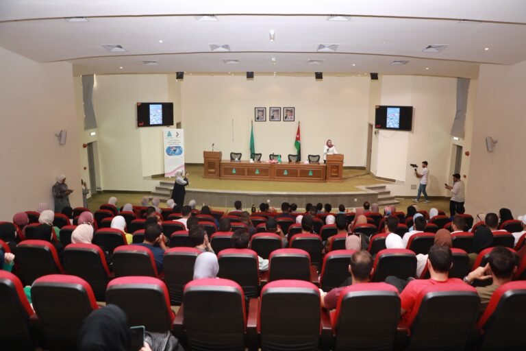 جلسة تعريفية بمنصة HTUx الرقمية وبرنامج نمو في جامعة آل البيت بالتعاون مع جامعة الحسين التقنية