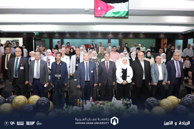 طلبة الصيدلة في “عمان العربية” يؤدون القسم أمام نقيب الصيادلة بحضور رئيس الجامعة