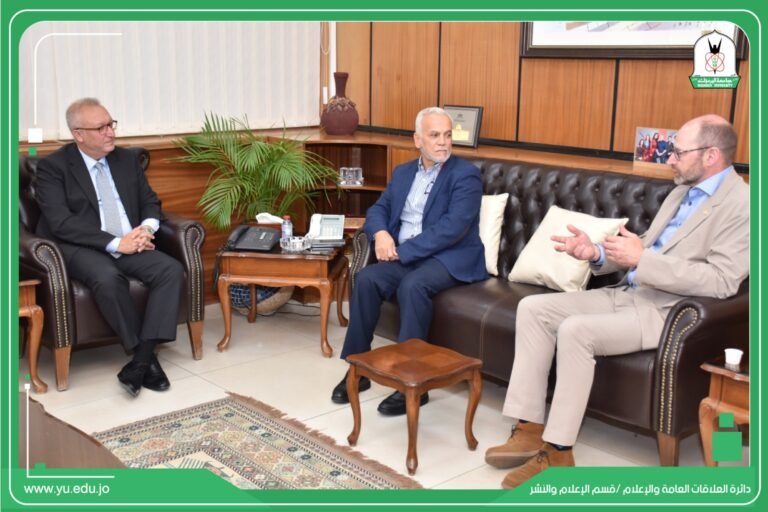 مسّاد والمفلح يبحثان سبل تعزيز التعاون بين “اليرموك” و “جائزة الحسن للشباب”