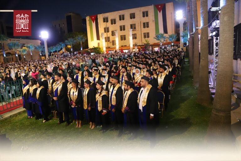 جامعة البترا تحتفل بتخريج الفوج الثلاثين