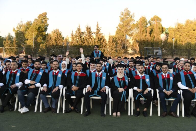 جامعة العلوم والتكنولوجيا تختتم موسم تخريج الفوج السادس والثلاثين من طلبتها