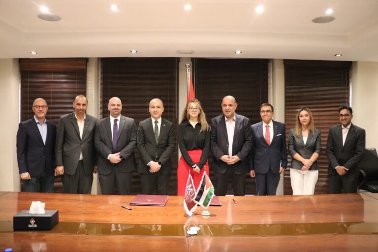 اتفاقية تعاون بين “الشرق الأوسط” و”الاقتصاد الرقمي” لدفع المهارات الرقمية لدى الشباب