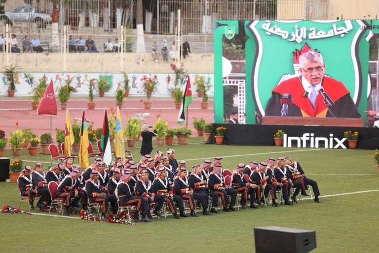 “الأردنية” تزف للوطن تسعة وخمسين جيلا بمدرجة الفخار فجيلا