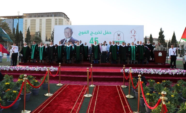 “اليرموك” تبدأ احتفالاتها بتخريج الفوج 45 من طلبتها