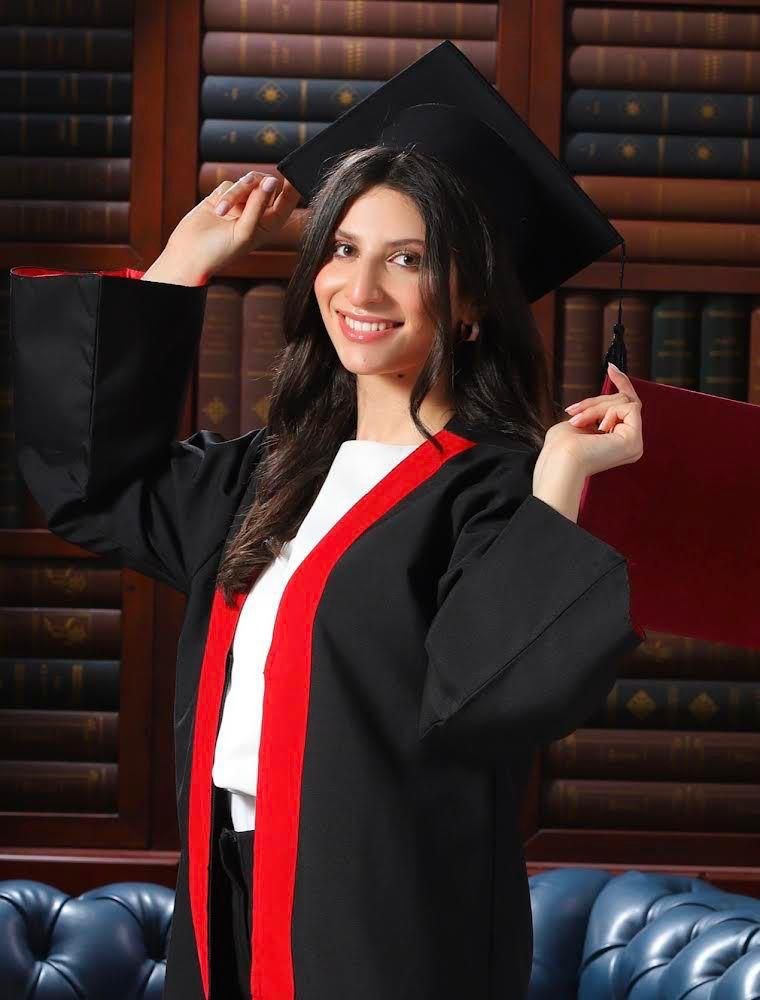 تفوق جميع طلبة الثانوية العامة في مدرسة الجامعة الأردنية وعبيدات يُهنئهم بالإنجاز