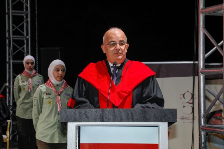 “الهاشميّة” تختتم أفراحها بتخريج طلبة الدراسات العليا وتكريم أوائل التخصصات