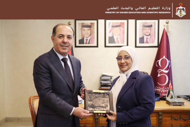 أمين عام وزارة التعليم العالي والبحث العلمي الدبعي يلتقي الملحق الثقافي اليمني في عمان