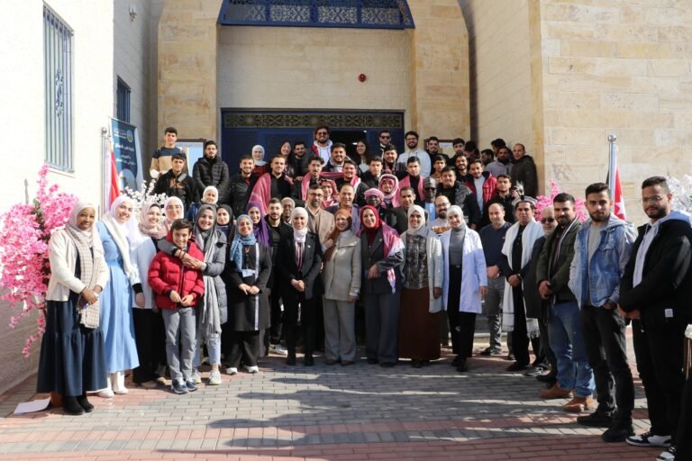 كلية طب الأسنان في جامعة الزرقاء تقيم بازار الأيدي البيضاء