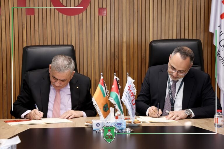 “الأردنيّةُ” و”الحسينُ التّقنيّةُ” توقّعانِ مذكّرةَ تفاهمٍ للاستفادةِ من مبادراتِ مساراتِ منصّةِ HTUX.ORG التّعليميّةِ المسرّعة