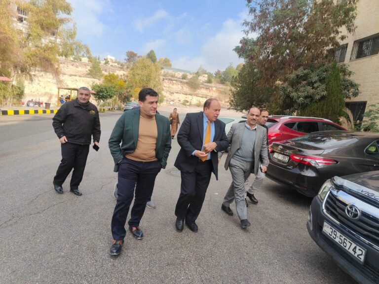 ‏رئيس جامعة جرش يتفقد سير الامتحانات النهائية على الفصل الدراسي الأول 2025/2024