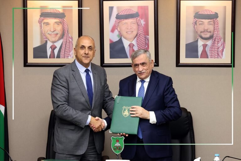 الجامعةُ الأردنيةُ ووزارةُ البيئة توقّعان اتفاقيةً لتنمية واستدامة الموارد المائية والرعوية بمحطة الموقر