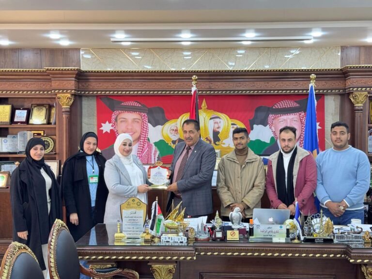 تكريم رئيس هيئة مديرين “جدارا” المراشدة بدرع “القيادة”