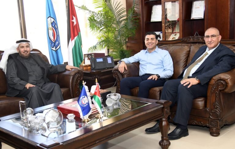 جامعة العلوم والتكنولوجيا والملحقية الثقافية الكويتية تبحثان آفاق التعاون الأكاديمي