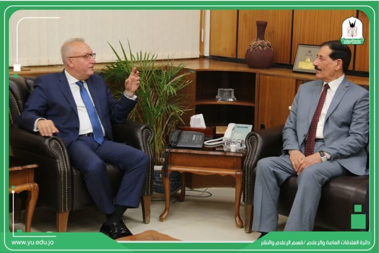 وزير التعليم العالي العراقي الأسبق يزور “اليرموك” ويُشيد بسمعتها وعراقتها الأكاديمية