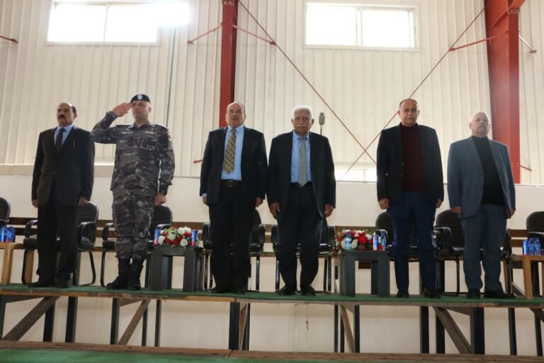 الخلايلة يرعى الحفل الختامي ” تحية العلم” في بطولة خماسيات كرة القدم في جامعة جرش