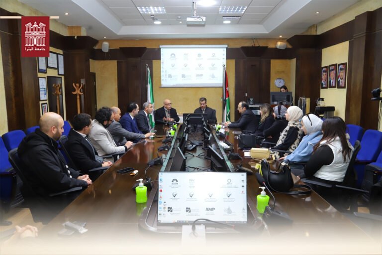 جامعة البترا وشركة الزيتونة تكرمان طلبة التصميم الجرافيكي