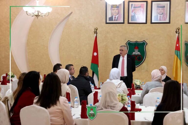 لقاءٌ يجمعُ رئيسَ الجامعة الأردنية بمدرسي اللغة الإنجليزية في مركز اللغات