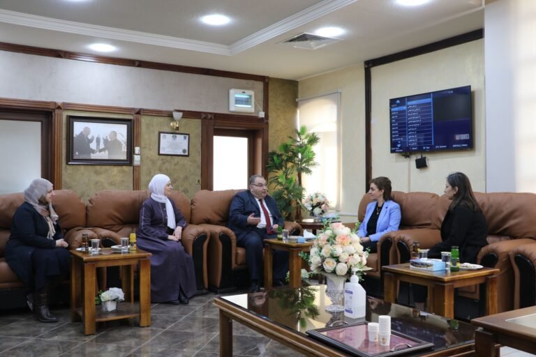 محاضرة تعريفية بجامعة الزرقاء حول برنامج فلولبرايت