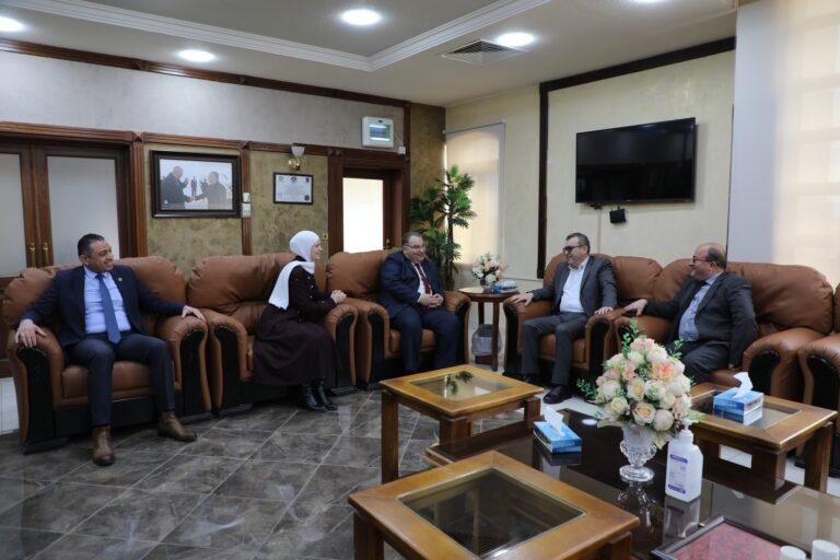 جامعة الزرقاء توقّع اتفاقية تعاون مع شركة سنا لصناعة الأدوية