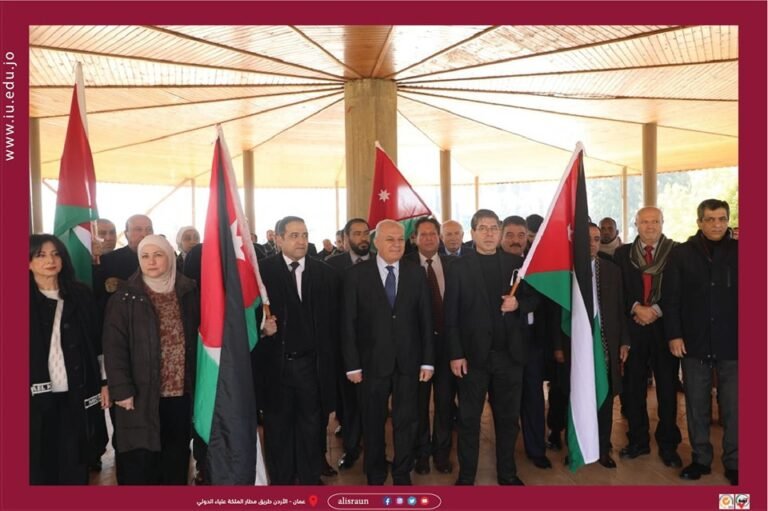 جامعة الإسراء تنظم وقفة تضامنية دعماً لمواقف جلالة الملك عبدالله الثاني