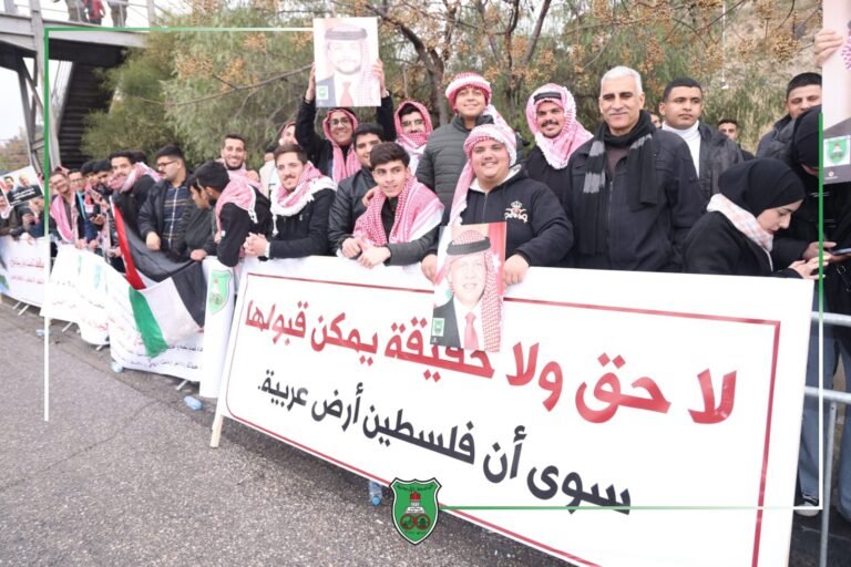 الجامعة الأردنيّة في طليعة مستقبلي جلالة الملك وسمو ولي العهد في مطار ماركا