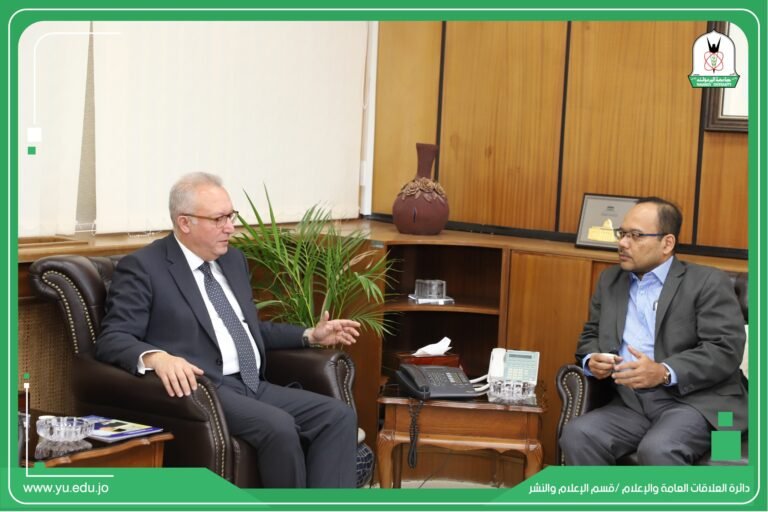 بحث التعاون الأكاديمي بين “اليرموك” و “الكلية الجامعية بمؤسسة بهانج الماليزية”
