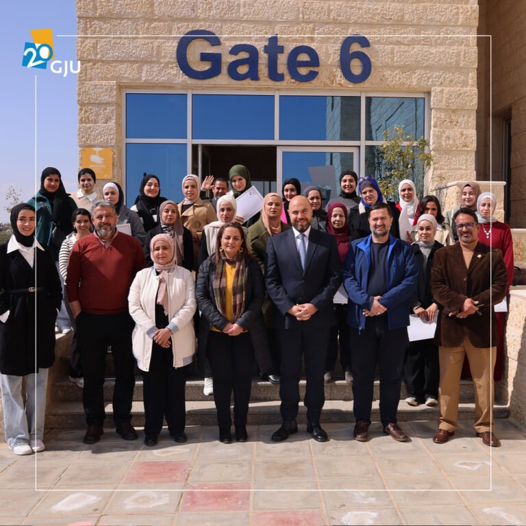 تخريج المشاركات في دورة فن الرسم بالأكريليك بالجامعة الألمانية الأردنية