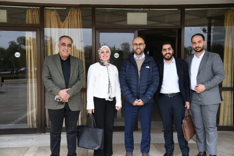 جامعة العلوم والتكنولوجيا تنظم ورشة عمل حول فقدان سطح الأسنان واضطراب المفصل الصدغي الفكي