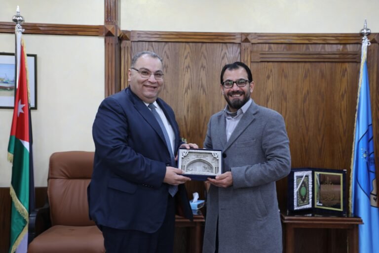 جامعة الزرقاء تبرم اتفاقية تعاون مع بلدية الرصيفة