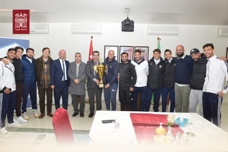 رئيس جامعة البترا يكرم فريق كرة القدم الحاصل على المركز الثاني ببطولة: “الولاء والانتماء” في مدينة العقبة