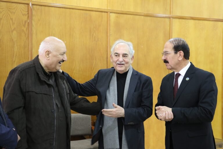 مجلس أمناء جامعة الزرقاء يزور عمادة شؤون الطلبة