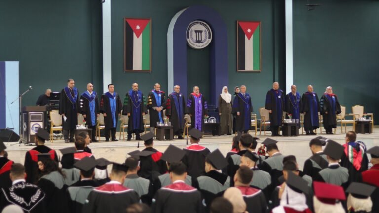 جامعة فيلادلفيا تحتفل بتخريج الفوج 31 من طلبتها