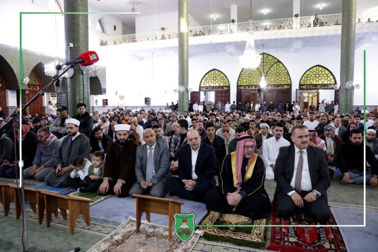 المركزُ الثّقافيّ الإسلامي يستحضرُ من مسجدِ الجامعة الأردنيّة شعائر الإسلام في صلاةِ العيد وتبادُل التّهاني
