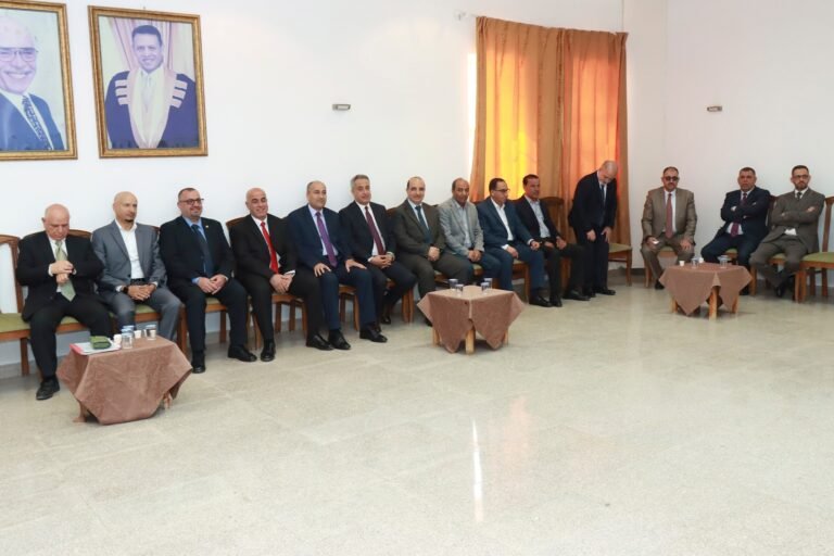 أسرة جامعة الحسين بن طلال تتبادل التهاني بمناسبة عيد الفطر السعيد