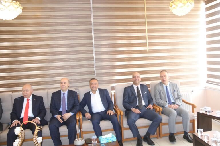 أسرة جامعة مؤتة “تتبادل التهاني بالعيد”