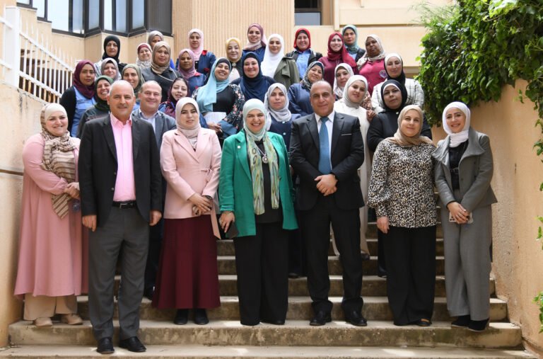 جامعة العلوم والتكنولوجيا تحتفي بعطاء المرأة في يومها العالمي وعيد الأم