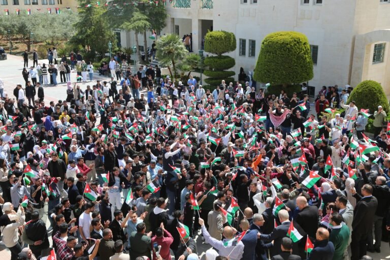 جامعة الزيتونة الأردنية تحتفل باليوم الوطني للعلم الأردني