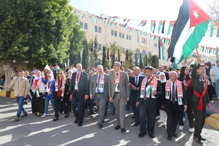جامعة الزرقاء تحتفل بيوم العلم الأردني وسط أجواء وطنية زاخرة بالفخر والانتماء