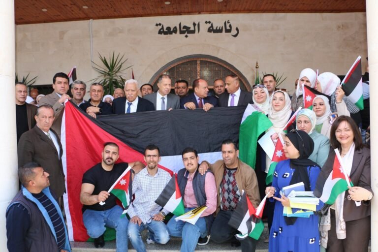 جامعة جرش تتزين بأعلام الوطن ابتهاجًا بيوم العلم الأردني