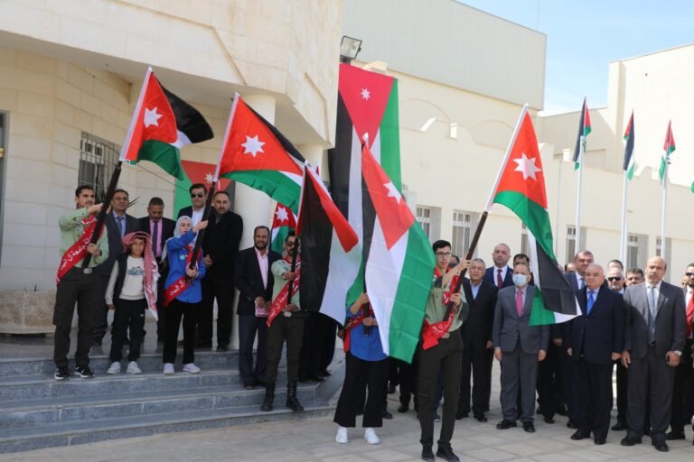 جامعة آل البيت تقيم احتفالية رفع العلم الأردني