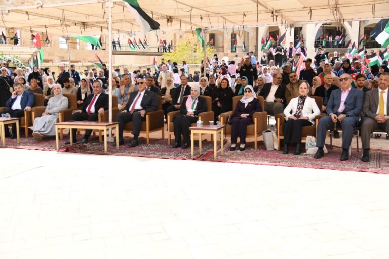 جامعة العلوم والتكنولوجيا تحيي يوم العلم الأردني