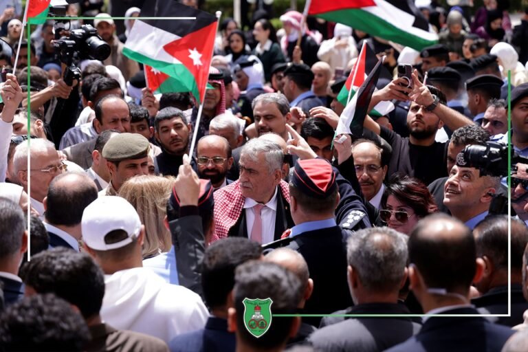 الجامعة الأردنيّة تحتفل بيوم العلم الوطنيّ في أجواء يسودها الفخرُ والاعتزازُ