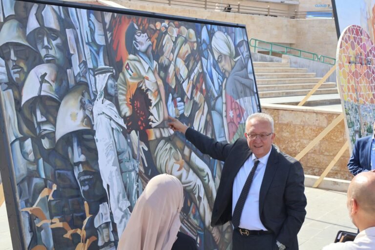 “فنون اليرموك” تحتفي بعيد الاستقلال بمعرضٍ فنيٍّ جداريٍّ لطلبة قسم الفنون التشكيلية