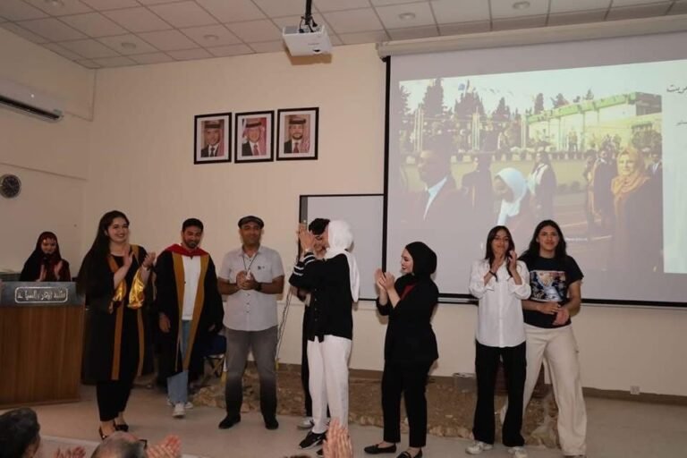 الحفرية والعفريت عرض مسرحي بطابع عالمي