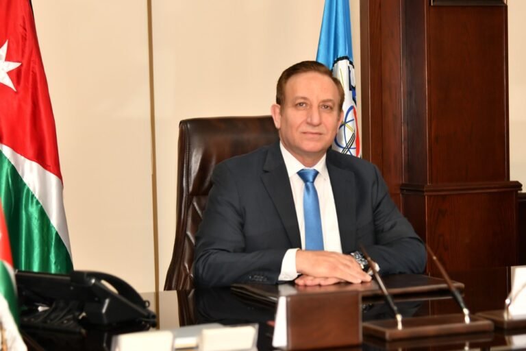 جامعة العلوم والتكنولوجيا الأردنية تهنئ معالي الأستاذ الدكتور صائب خريسات بتعيينه وزيرًا للزراعة